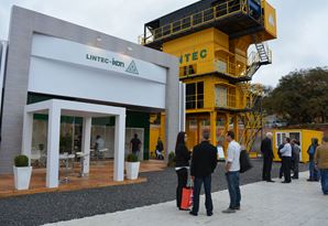 Visitors in LINTEC-IXON stand in the fourth day of the fair